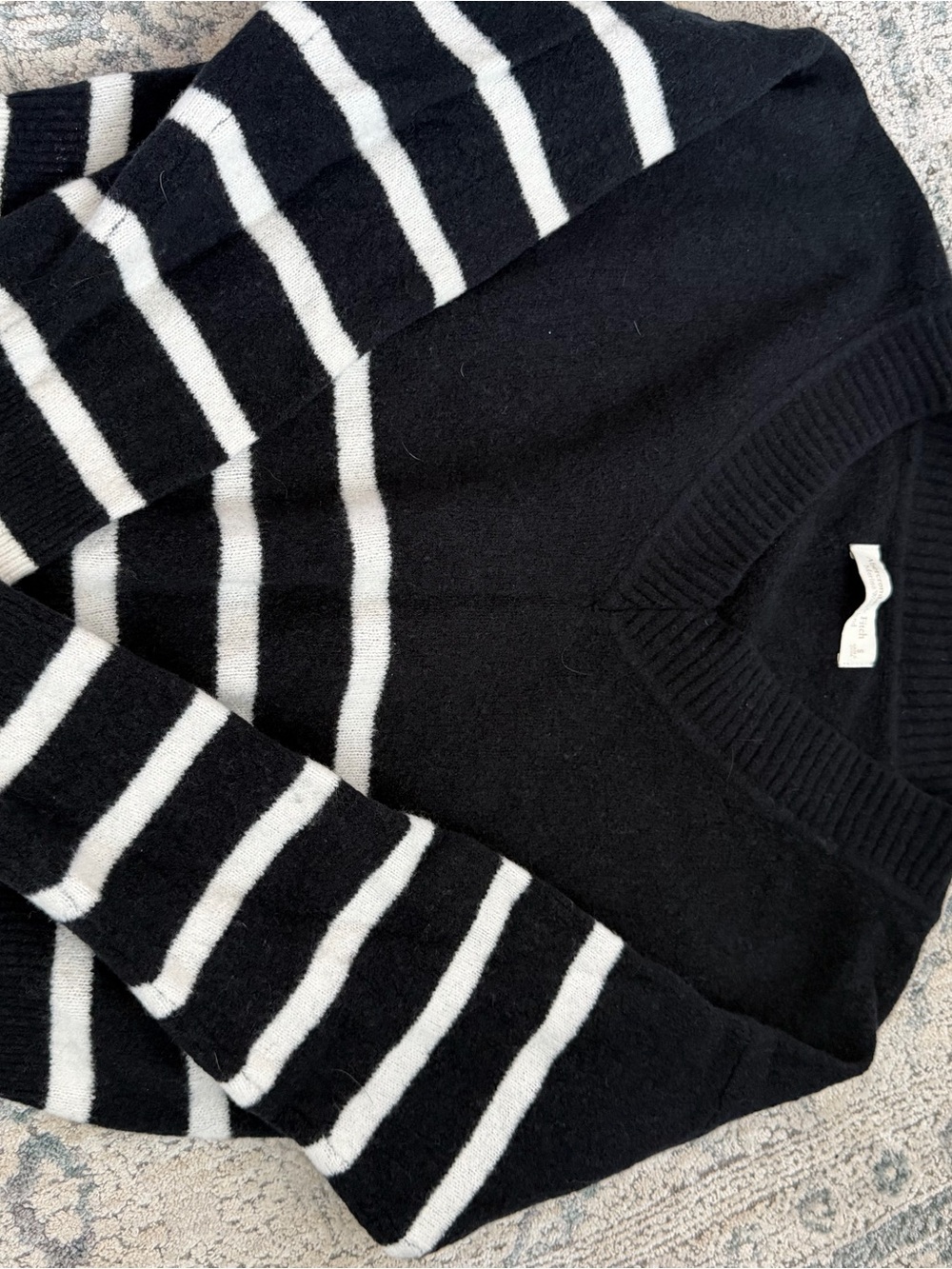 Abercrombie & Fitch Black and White Striped V-Neck Sweater